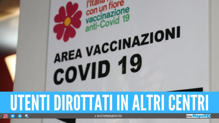 Vergogna nel Napoletano, ladri svaligiano centro vaccinale: somministrazioni sospese