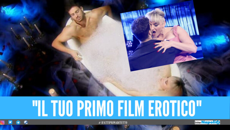 Arisa nuda in vasca con Vito Coppola: “Hai fatto il primo film erotico”