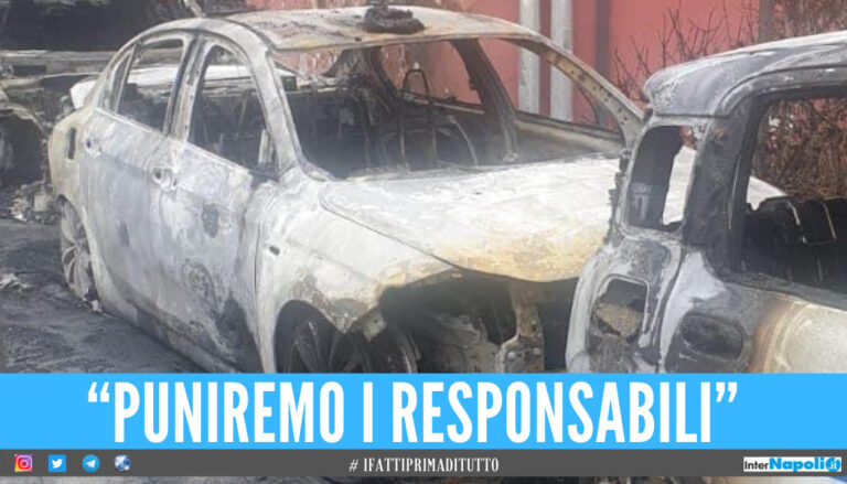 Raid in provincia di Napoli, incendiate le auto dei vigili