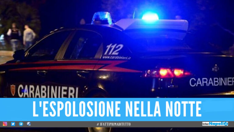 Paura in provincia di Napoli, bomba carta fa esplodere l’auto di un 26enne