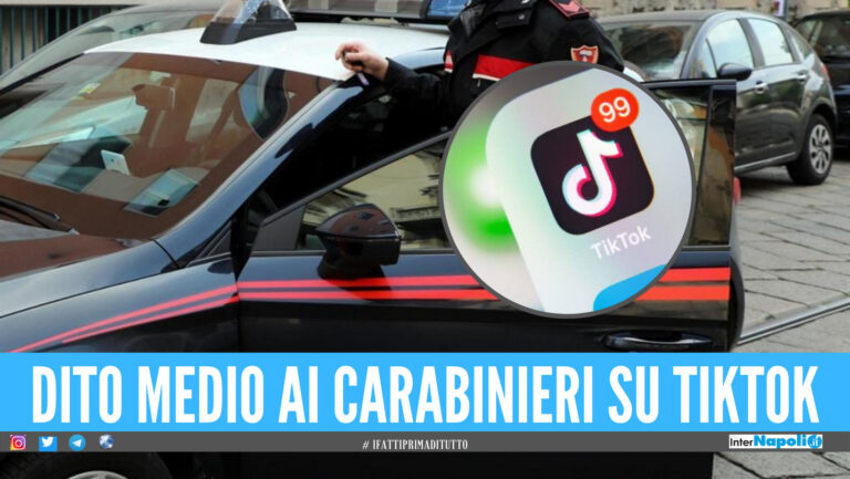 Dito medio ai carabinieri su TikTok prima di entrare in caserma, 38enne denunciato nel Napoletano
