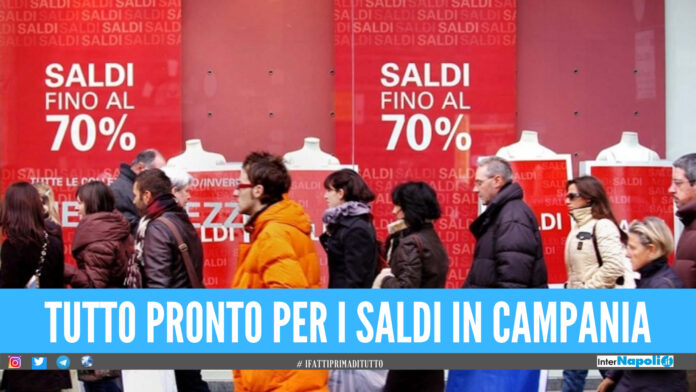Saldi ai tempi del Covid, domani partono gli sconti in Campania: si temono file e caos nei centri commerciali