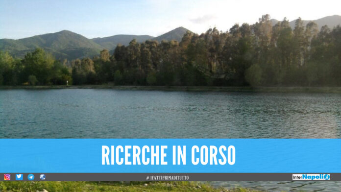 Ansia nel Casertano, pescatore disperso dopo la caduto nel lago: ricerche in corso
