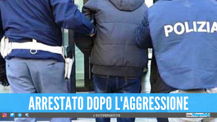 Prende a calci le auto in sosta, poi picchia i poliziotti: arrestato 44enne a Napoli