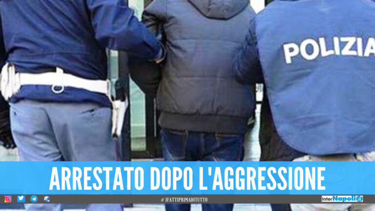 Prende a calci le auto in sosta, poi picchia i poliziotti: arrestato 44enne a Napoli