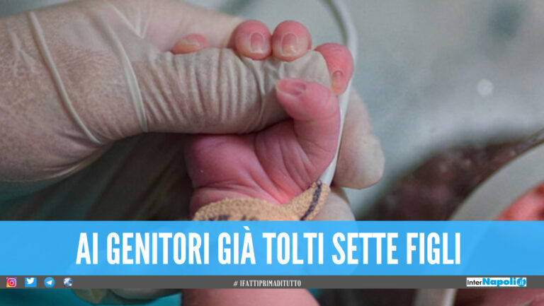 Neonato ustionato in provincia di Napoli, chieste pene severe per i genitori