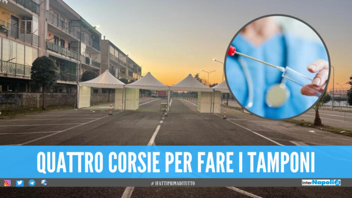 Apre a Giugliano il nuovo 'drive in' per i tamponi: «Si faranno oltre 2mila test al giorno»
