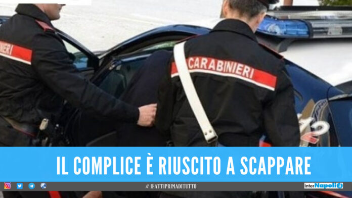 Punta la pistola contro un ragazzo per rubargli il motorino, preso 16enne di Ercolano