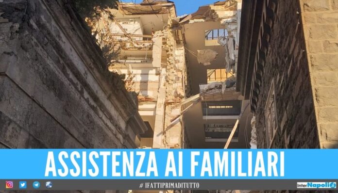 Crollo al cimitero di Poggioreale, c'è il numero di telefono per i familiari