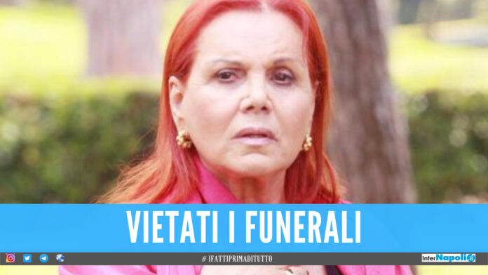Morte Pupetta Maresca, funerali vietati ma un gruppo di donne va in chiesa per pregarla