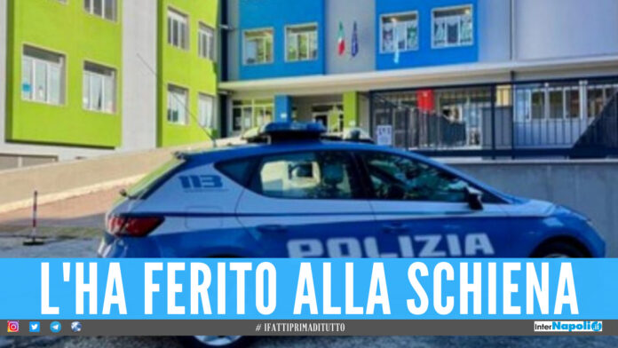 Follia a scuola, ragazzino di 11 anni accoltella il bidello: ha portato l'arma da casa