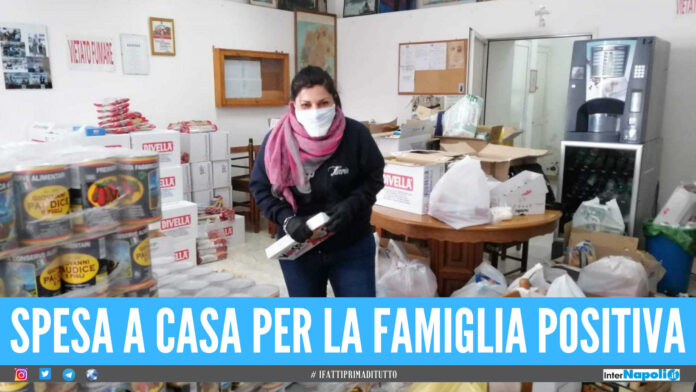 Intera famiglia positiva al Covid costretta a chiudere negozio: il Comune di Bacoli consegna la spesa gratis a casa