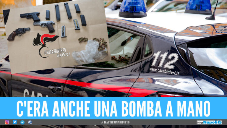 Guerra di camorra a Nord di Napoli, trovato arsenale nella busta anche una bomba a mano