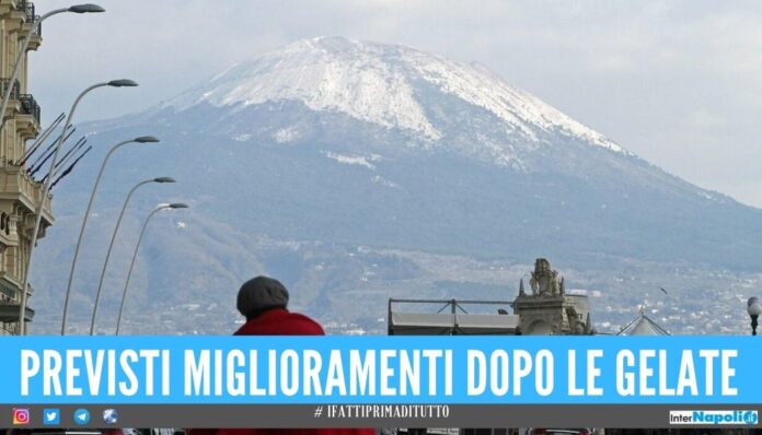 Vento gelido e nevicate a bassa quota, il freddo investe Napoli e provincia