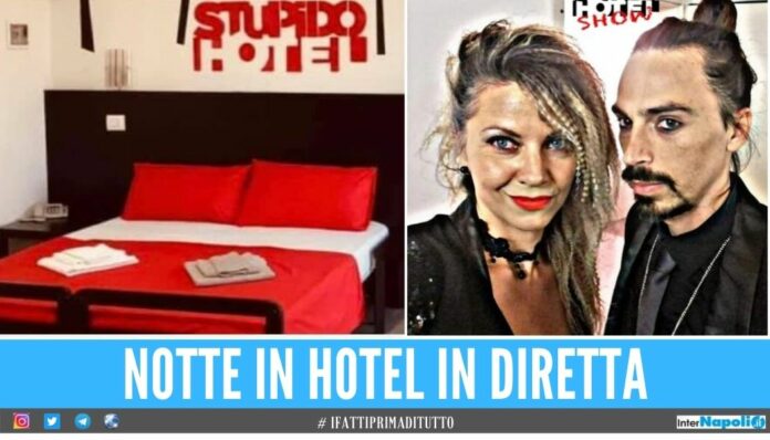 Albergo a 1 euro se ti fai filmare senza sosta, arriva la prima coppia