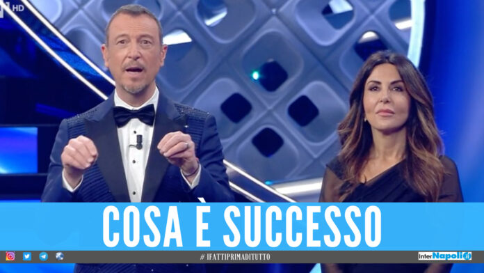 Amadeus e Sabrina Ferilli sul palco di Sanremo