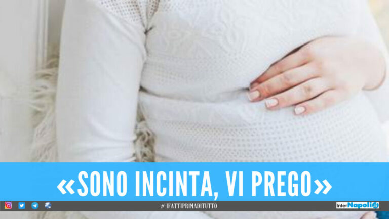 Donna incinta minacciata dai rapinatori con un coltello, per la paura perde il bambino