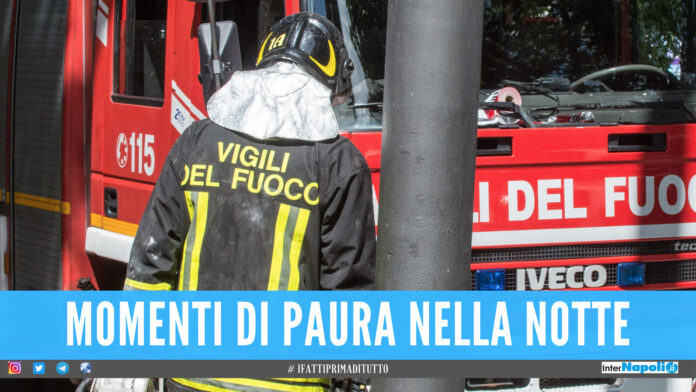 Incendio nella notte a Caivano, chiosco comunale dell'acqua distrutto dalle fiamme