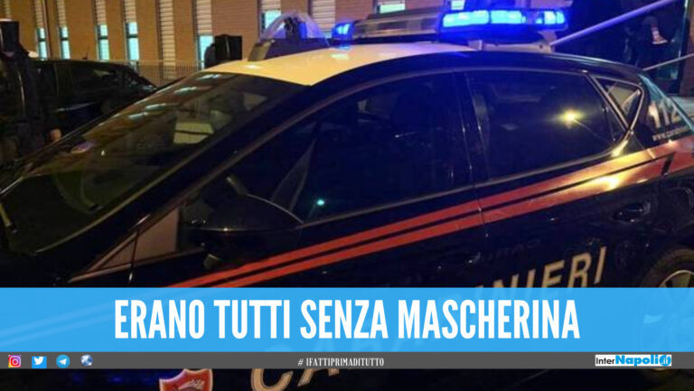 Girano in auto con l'amico positivo al Covid, 4 ragazzi multati nel Napoletano