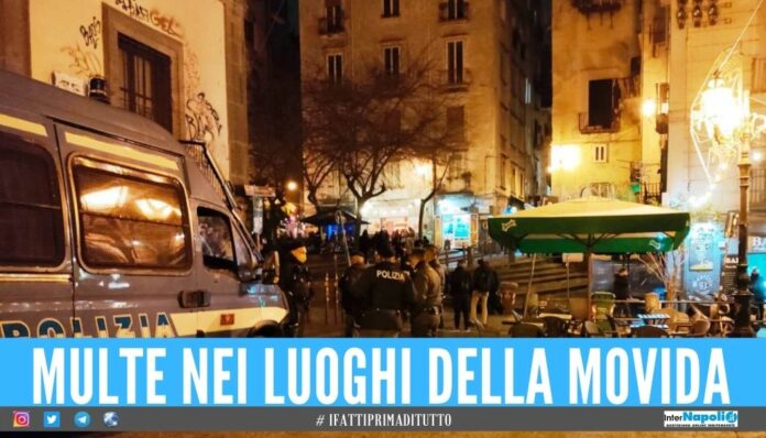 Controlli nei bar, ristoranti e locali a Napoli: scattano le multe per mascherine e green pass