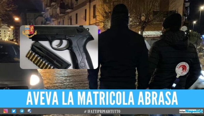 In giro per Mergellina con la pistola e 10 colpi, giovane arrestato dai Falchi