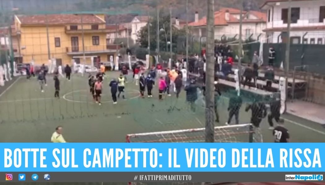 Follia in Campania, partita di calcetto finisce in rissa 3 feriti