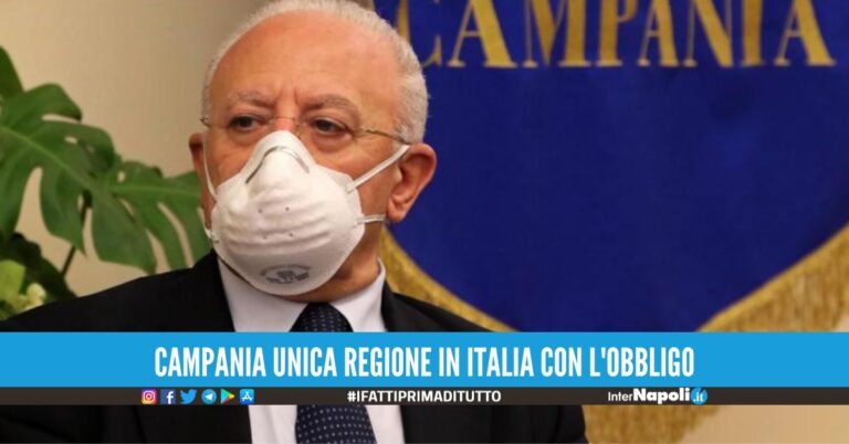 Mascherine in Campania, arriva la decisione di De Luca: “Obbligatorie fino al termine dello stato di emergenza”