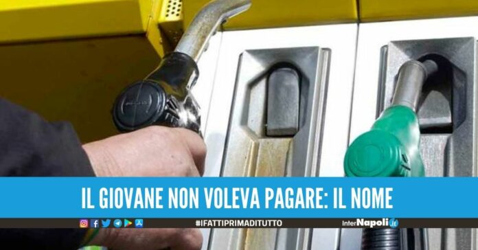 Rapina con 'strascino' al distributore di benzina a Giugliano, arrestato un 23enne