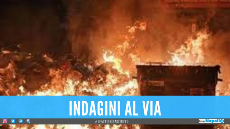 Paura in provincia di Napoli, fiamme nella notte nel cantiere