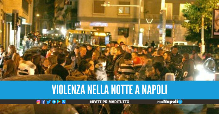 Baby gang in azione a Napoli, ragazzini rubano scooter e picchiano chi prova a fermarli