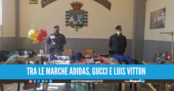 Scoperta la casa dei vestiti falsi a Napoli, sequestrati 10mila articoli contraffatti