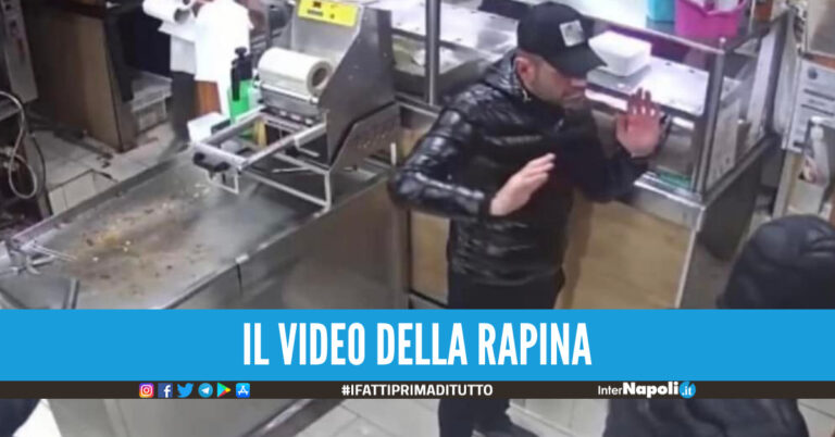 Rapina al girarrosto ad Agnano, proprietari postano video sui social:«Non molliamo»