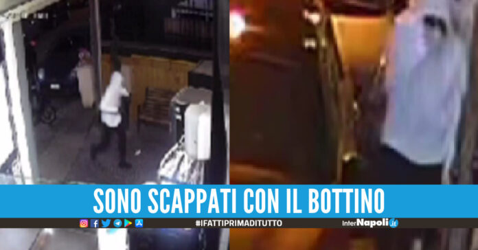 Rapina nel pub Cipajò a Giugliano, banditi armati in sala tra la gente [Video]