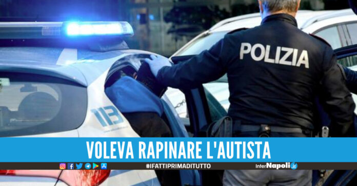Chiama un taxi, entra in auto e accoltella l'autista per rubargli i soldi: follia a Caserta