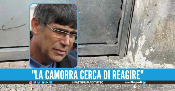 Bomba davanti la chiesa di don Patriciello, compleanno in ansia per il parroco