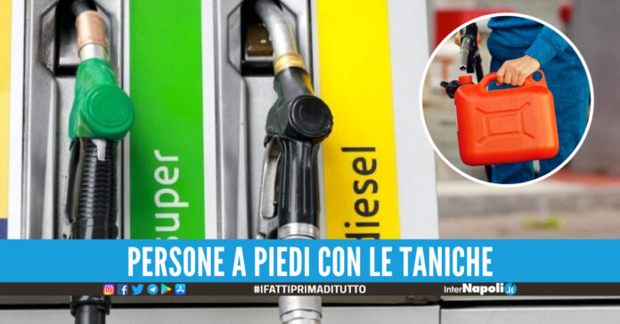 Benzina gratis a Salerno, lunga fila d'auto per un guasto al distributore