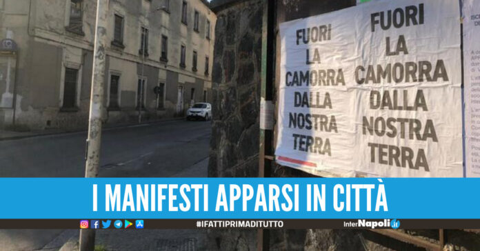 Manifesti Frattamaggiore, foto ANSA