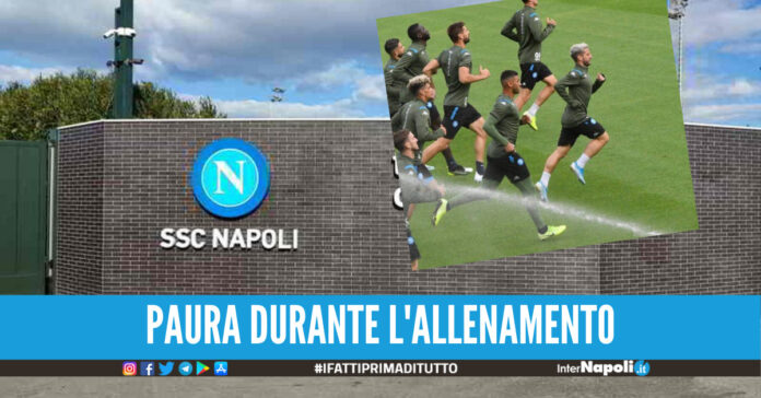 Paura al centro sportivo di Castel Volturno, folle sfonda il cancello calciatori barricati negli spogliatoi