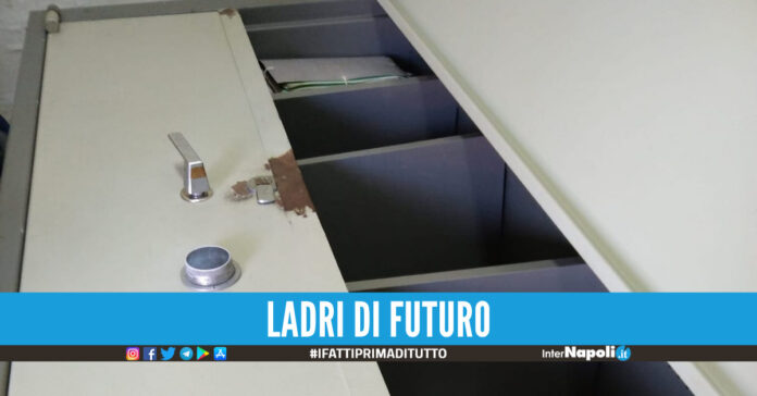 Raid a Casoria nella scuola Maglione - Moscati