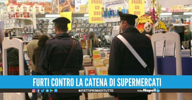 Rubano in 2 supermercati di Napoli e Giugliano, beccati durante lo scarico