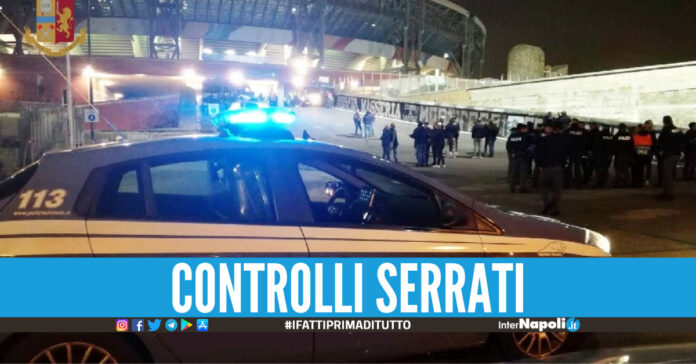 Controlli fuori lo stadio Maradona, foto di repertorio