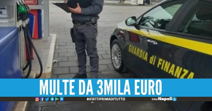 Prezzi irregolari ai distributori di benzina, beccati 14 'furbetti' in provincia di Napoli