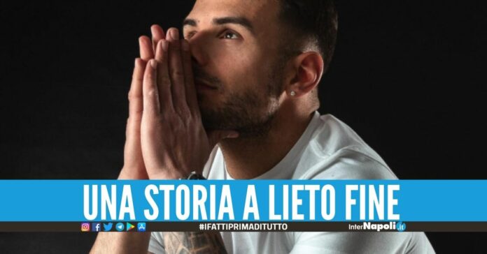Serenata riparatrice per la ragazza disabile, Angelo Famao evita guai