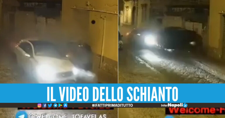 Corre con l’auto e si schianta con una macchina in sosta, tragedia sfiorata in provincia di Napoli