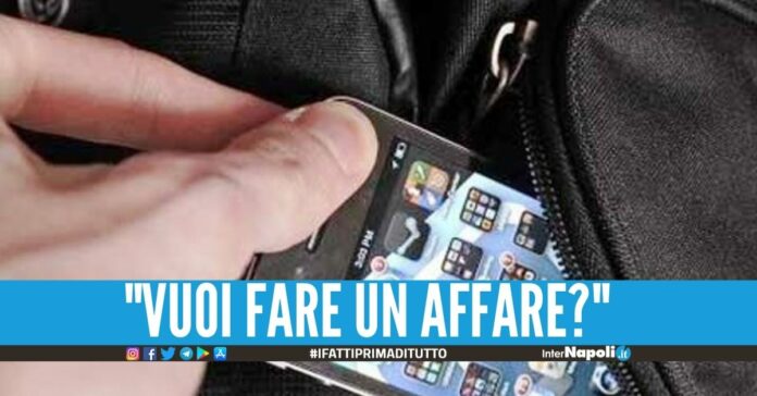 Un 'pacco di carta' al posto del telefonino da 500 euro, fermato 50enne di Napoli