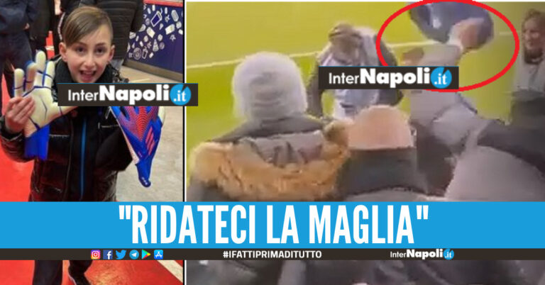 Dalla gioia alle lacrime di delusione, ‘scippata’ la maglia di Mbappé ad un bimbo di Napoli [Video]