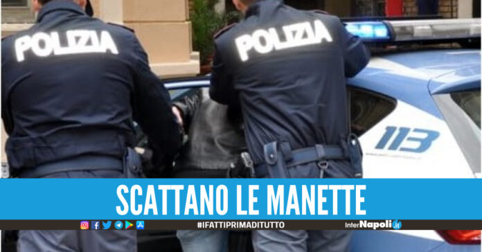 Spaccia in un locale sequestrato a Napoli. 44enne finisce in manette