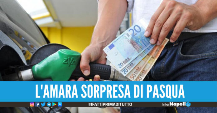 La brutta sorpresa di Pasqua, il prezzo della benzina torna a salire