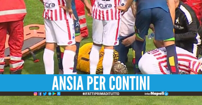 Nikita Contini stordito da un petardo durante Vicenza-Lecce