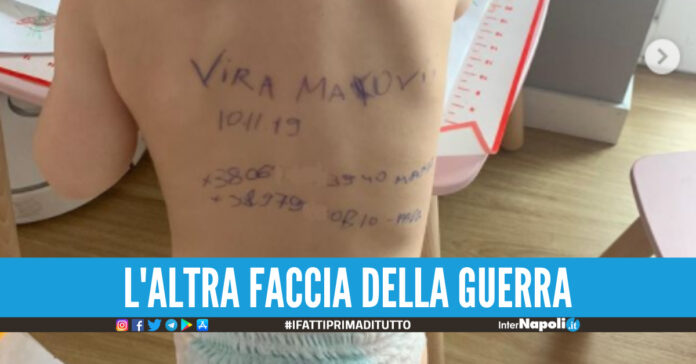 La foto è stata pubblicata dalla mamma della bambina, Sasha Makoviy, sul suo account Instagram